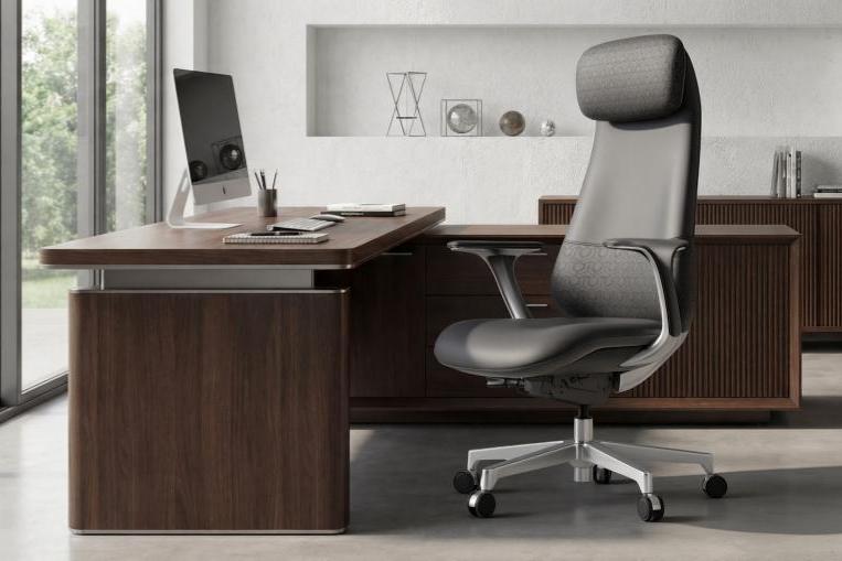Common Problems with Leather Executive Office Chairs (And How Handmade Chairs Solve Them)